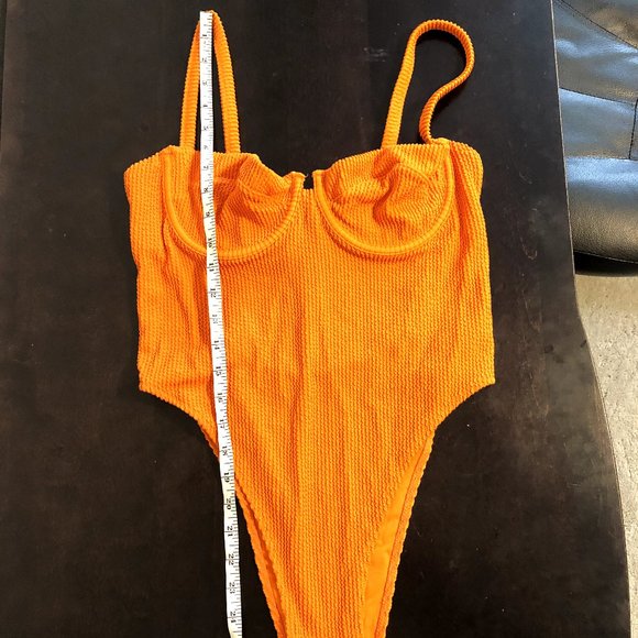 High Leg Textured One Piece Size M - Picture 5 of 6